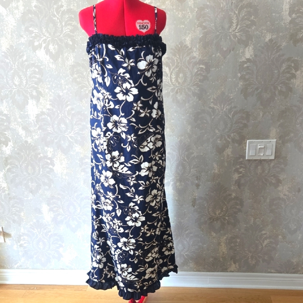 Hilo Hattie Floral Hibiscus Cotton Maxi Dress in Navy and White